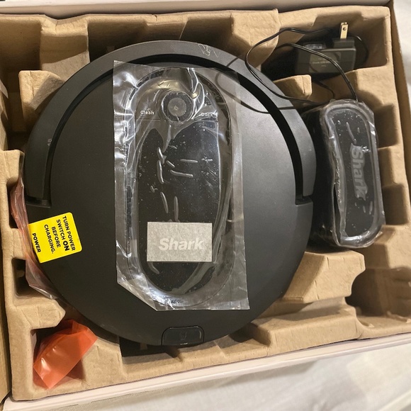 Shark® IQ Robot™ Vacuum R100, Wi-Fi Connected, Home Mapping - Picture 3 of 3